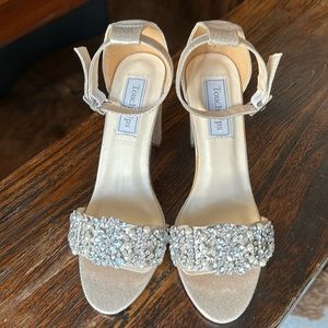 🆕 Size 7 Rhinestone Heels NWOB